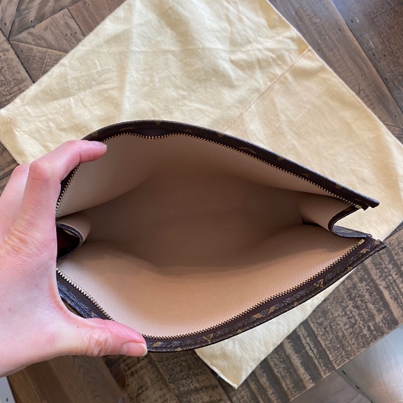 Louis Vuitton toiletry bag 26 - Picture 7 of 11